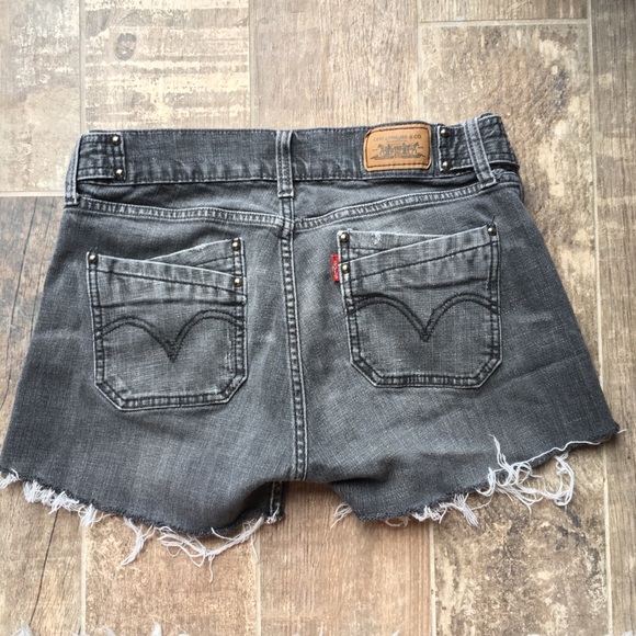 Levi’s | Cut Off Shorts - Picture 3 of 5